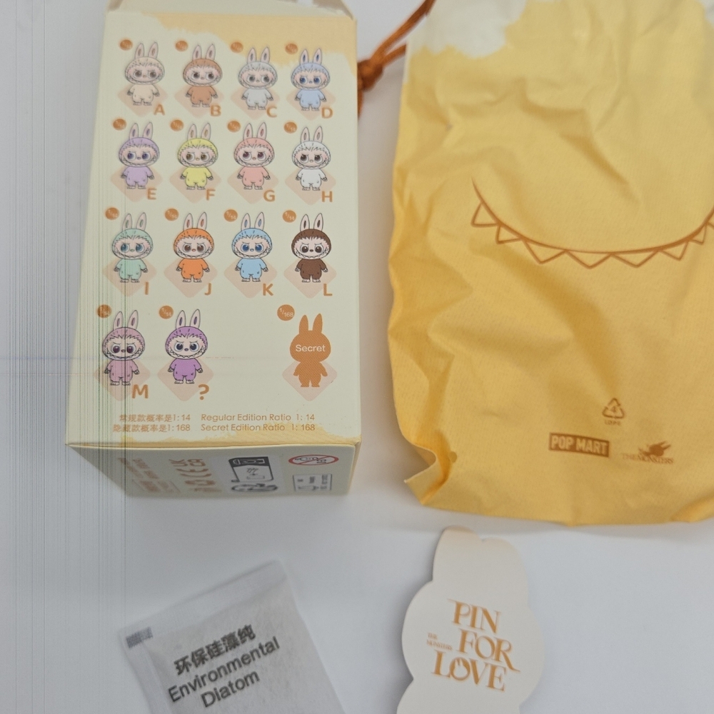 Authentic Labubu pin for love, letter D - Picture 11 of 16